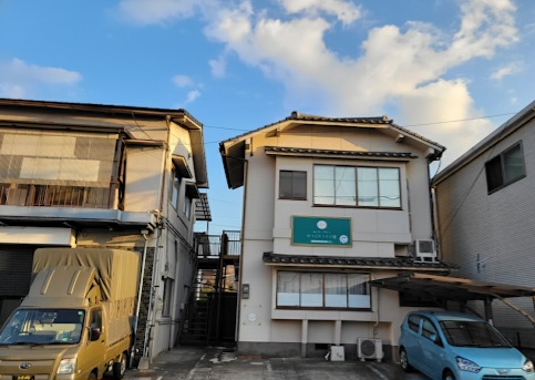 大分市牧にあるぬくもりサロンひつじのうたた寝の外観